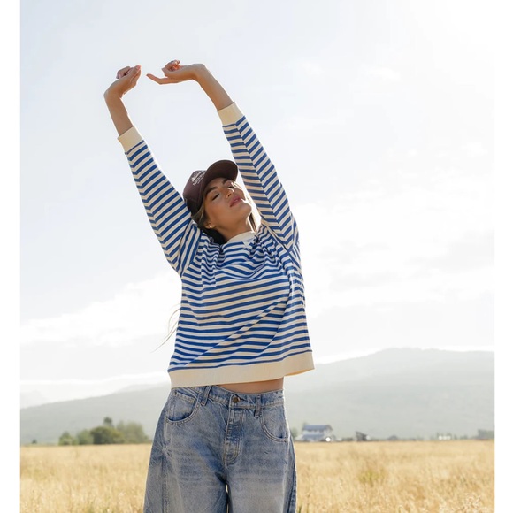 Classic Striped Oversized Crewneck - Picture 2 of 5